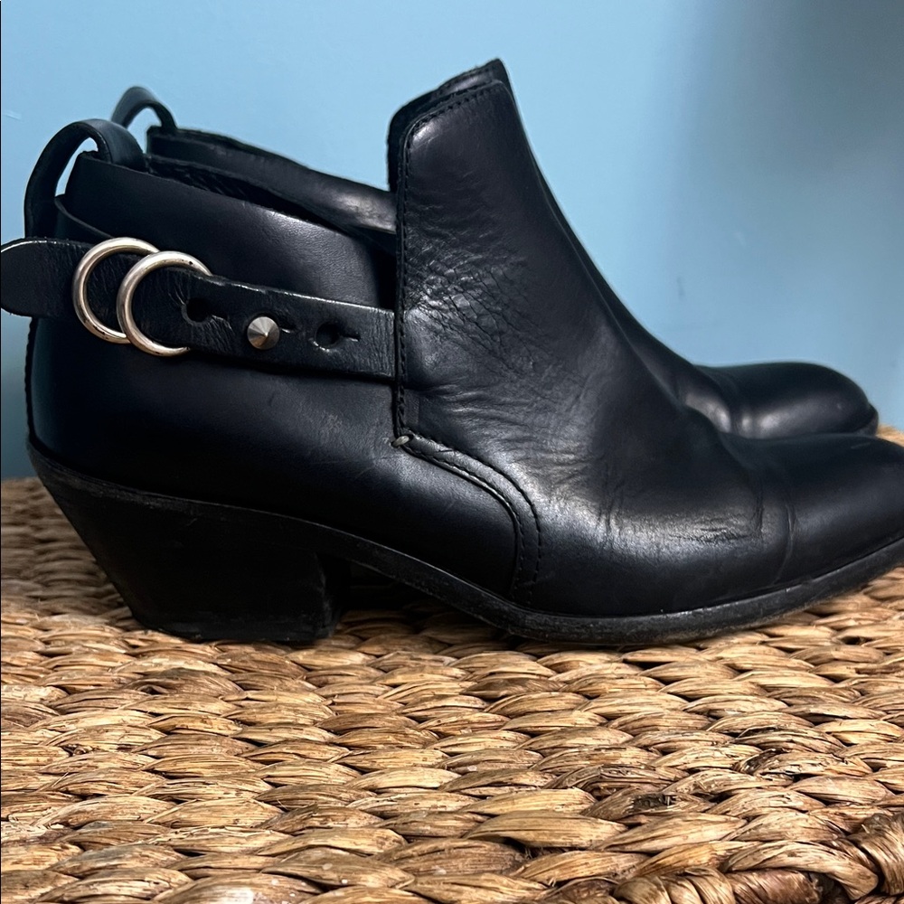 Rag and Bone Women's Black Leather Cutout Ankle Boots sz 39